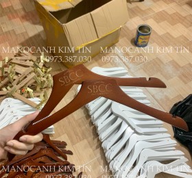 MÓC ÁO GỖ NÂU NỮ ĐẦU VUÔNG