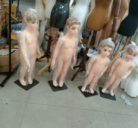 MANOCANH TRẺ EM ĐỨNG