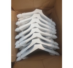 MÓC ÁO GỖ TRẮNG