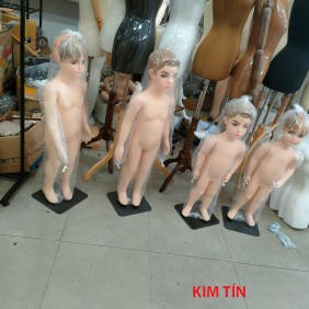 MANOCANH TRẺ EM ĐỨNG